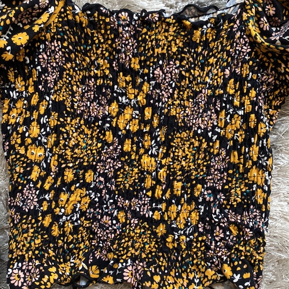 TOPSHOP Floral crop top w/ puff sleeves - Picture 3 of 5